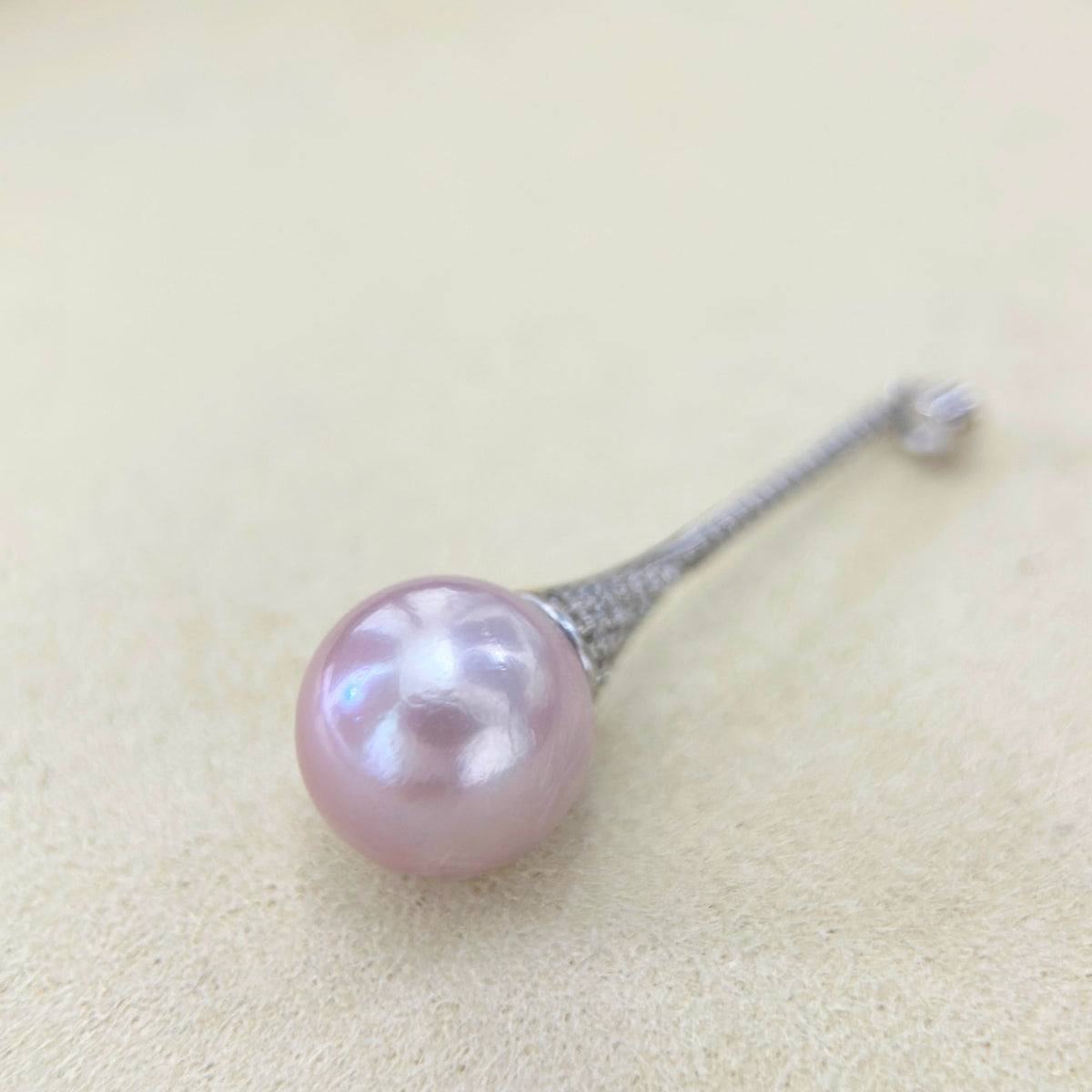 Pagoda Pearl Pendant Necklace – Lavender & Warm Halo