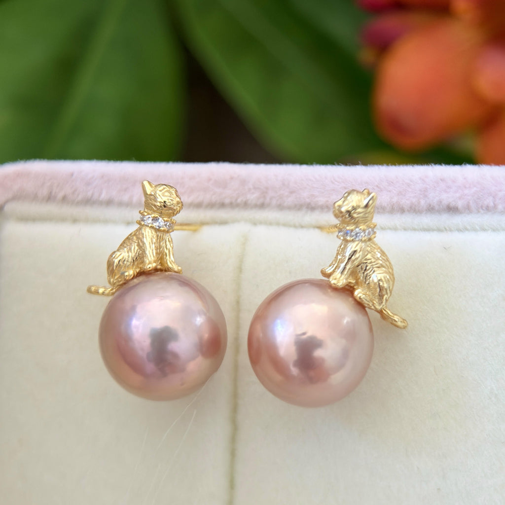 11.6mm Metallic Pink Pearl Cat Earrings – Green Halo Gold-Plated Drop Design