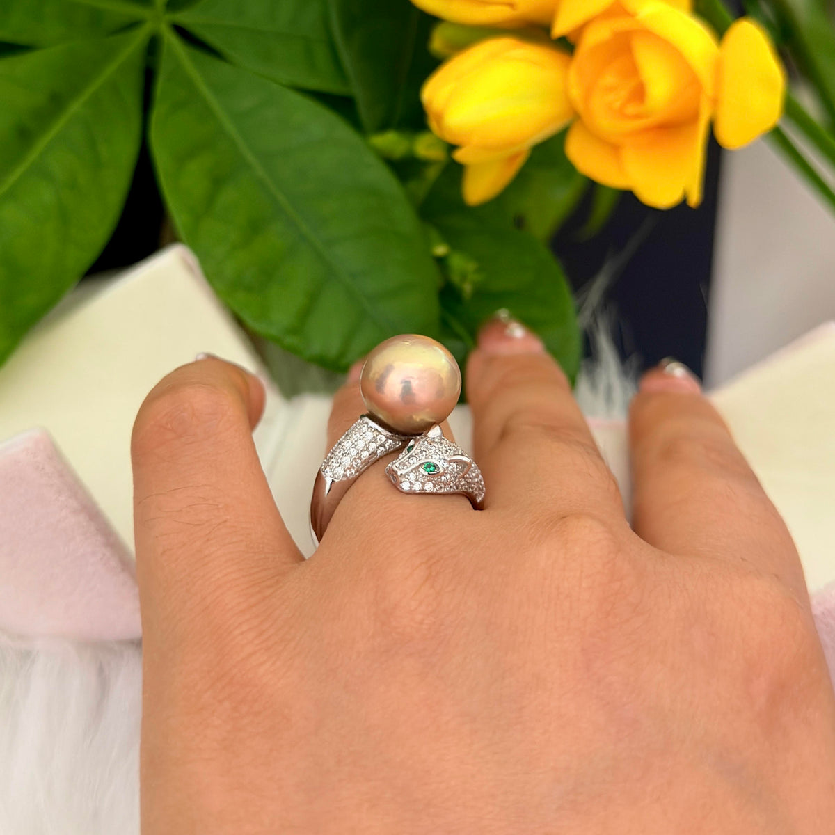 11.9mm Golden Green Pearl Leopard Ring – Reddish Brown Halo