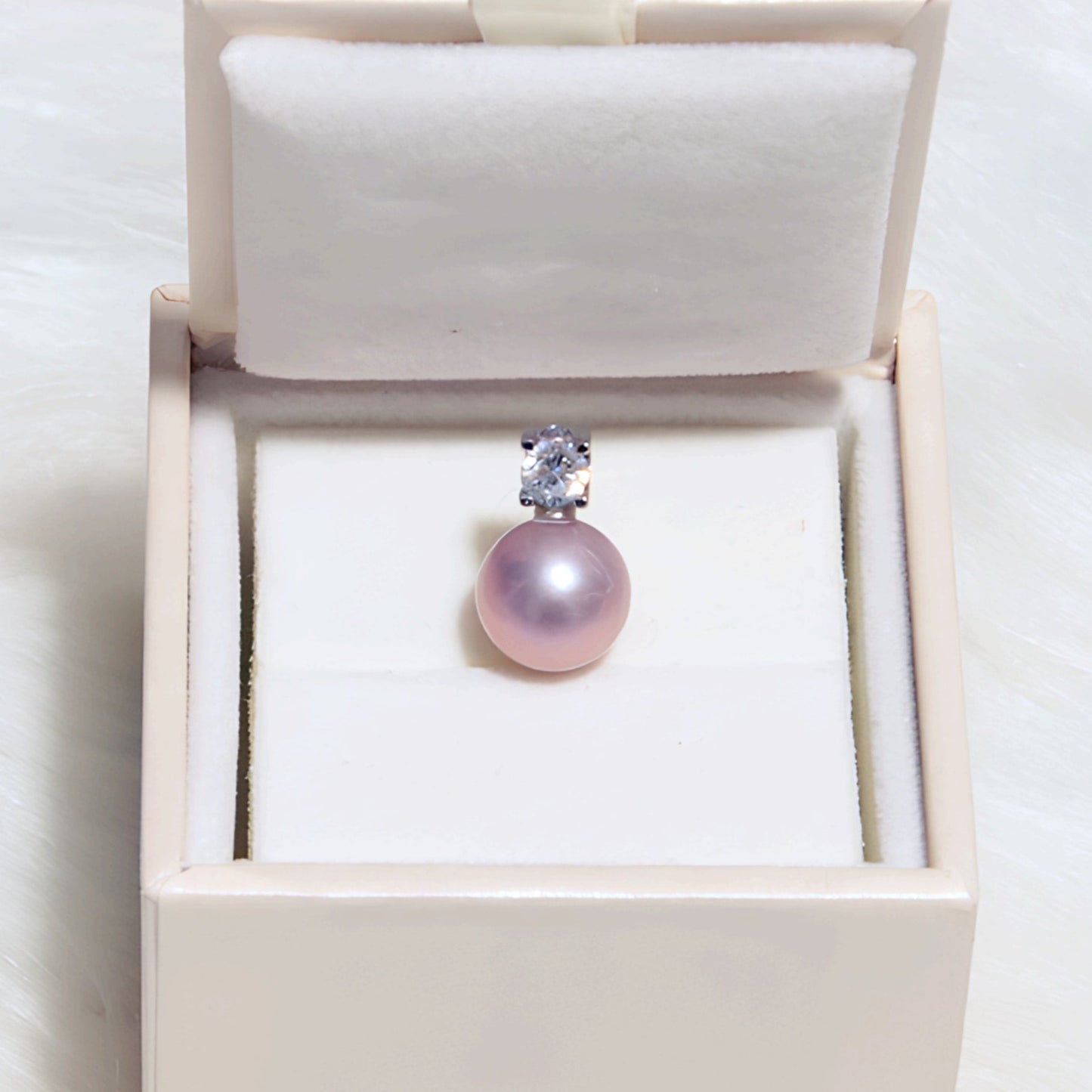 Princess pearl pendant