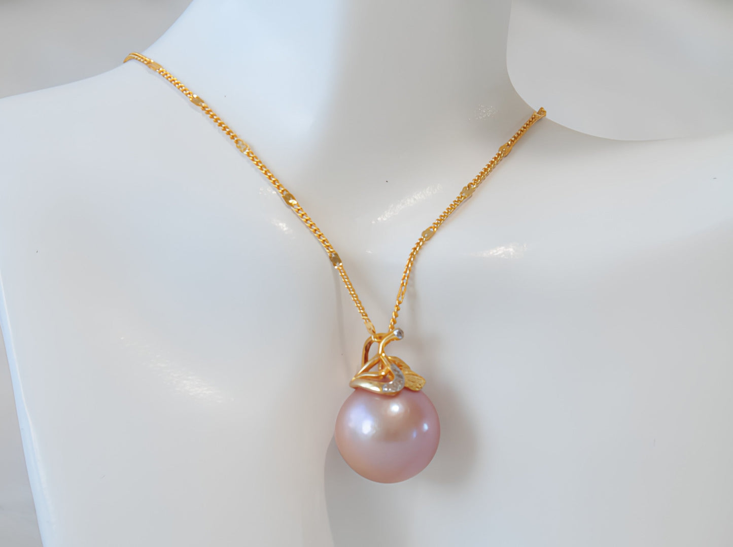 Golden Leaf Pearl Necklace Pendant