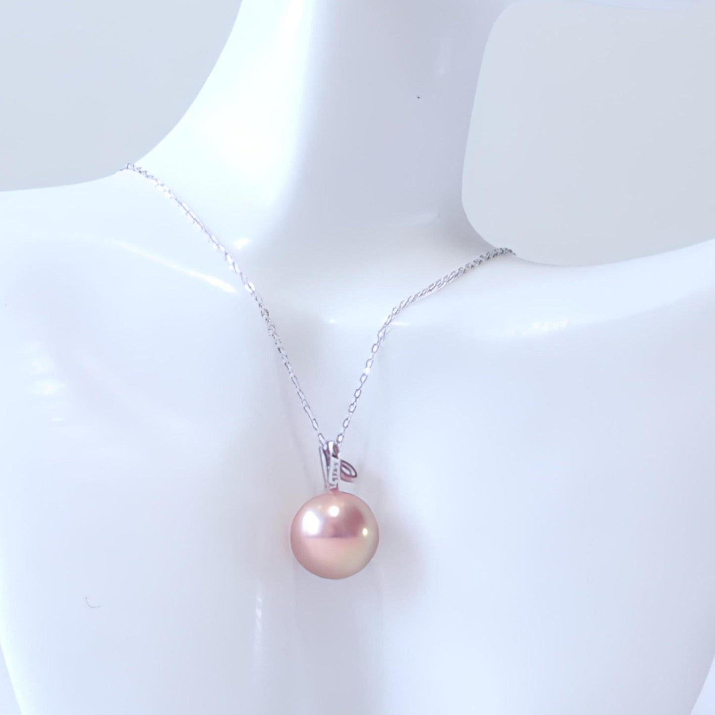 Witch's Apple Pearl Necklace