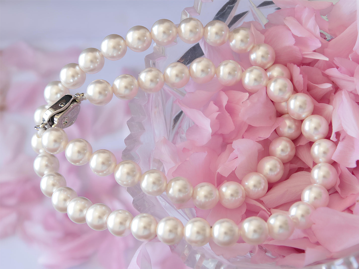 White Artificial Pearls Necklace