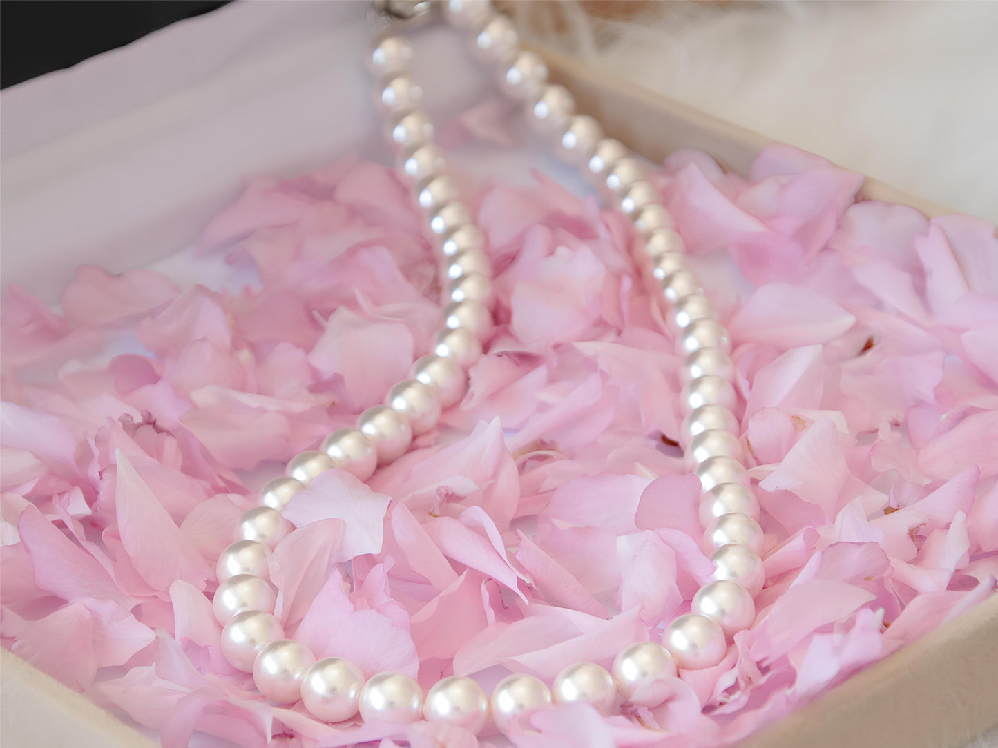 White Artificial Pearls Necklace