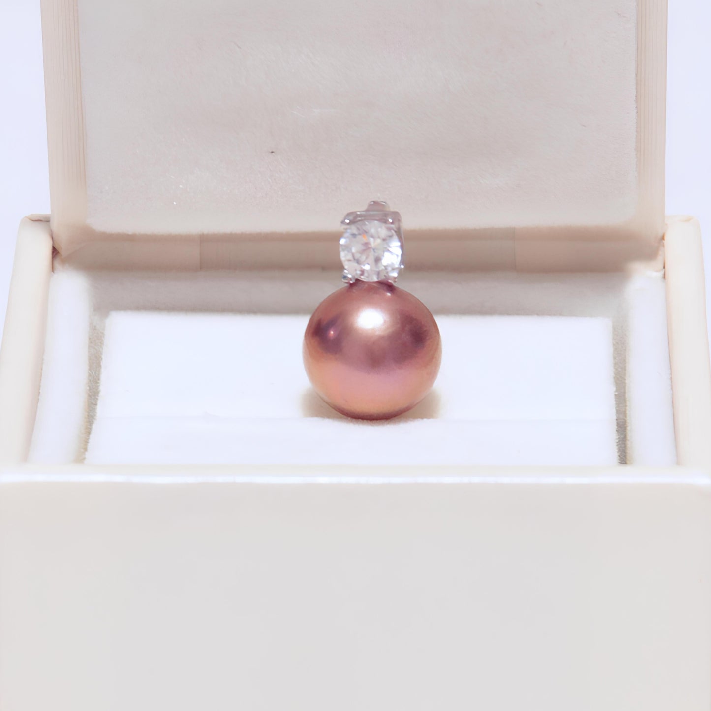 Princess pearl pendant