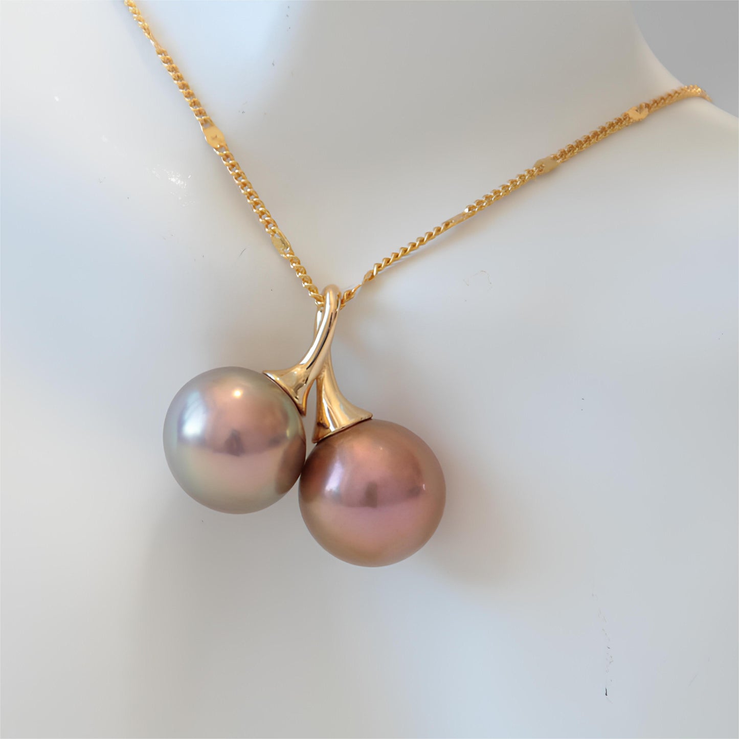 Trumpet Pearl Necklace Pendant