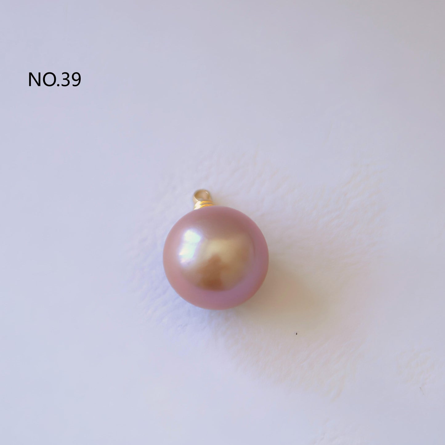 Light bulb natural pearl pendant