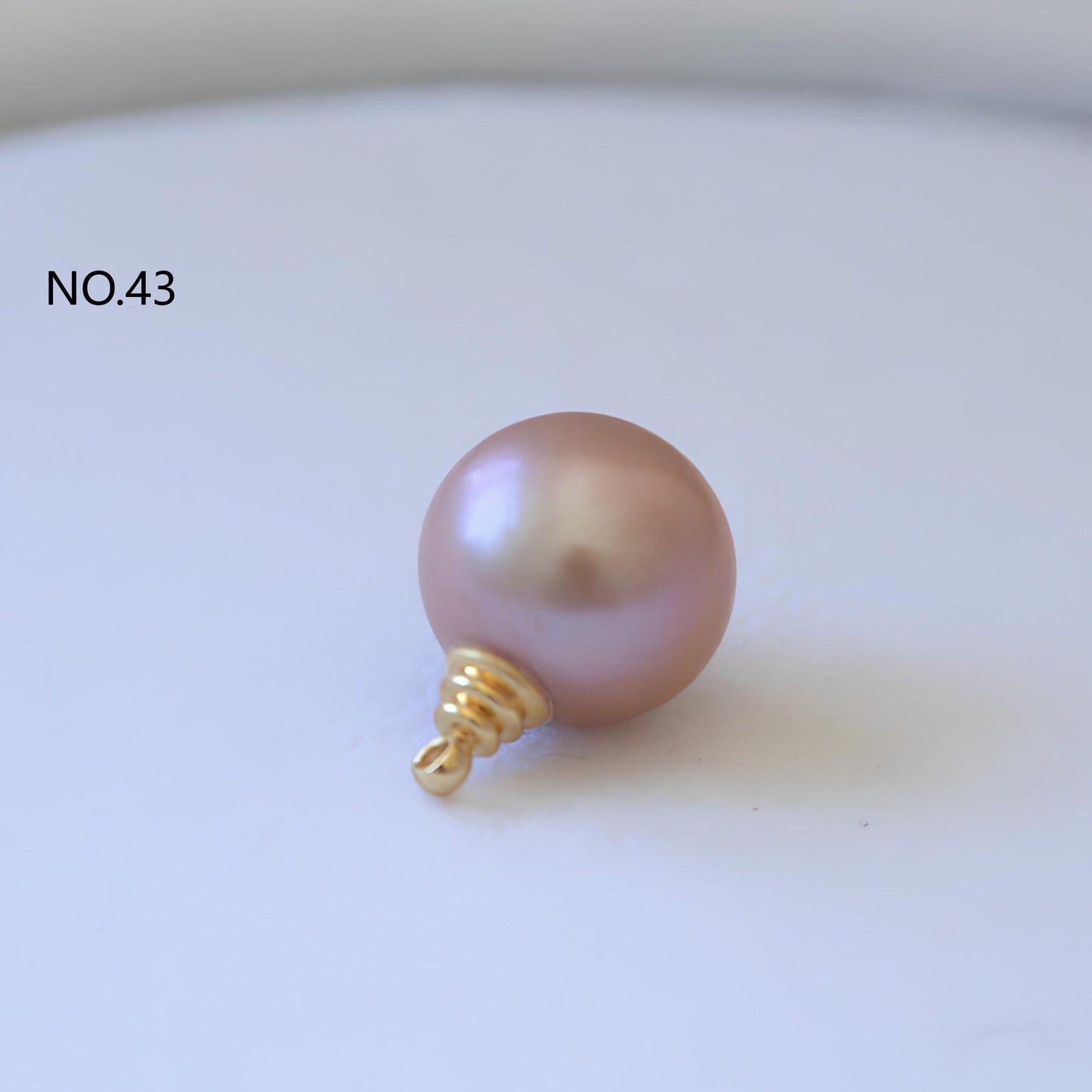 Light bulb natural pearl pendant