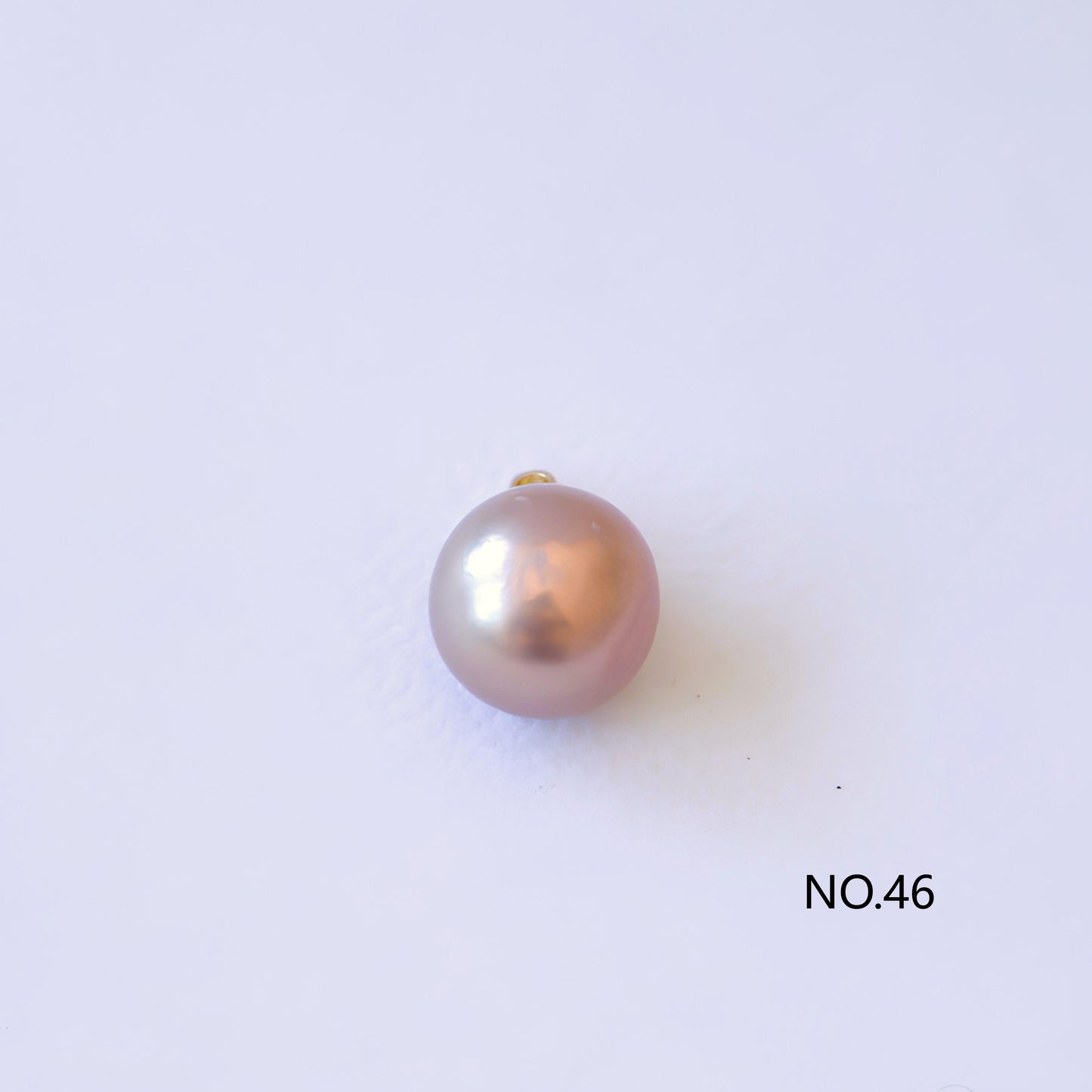 Light bulb natural pearl pendant