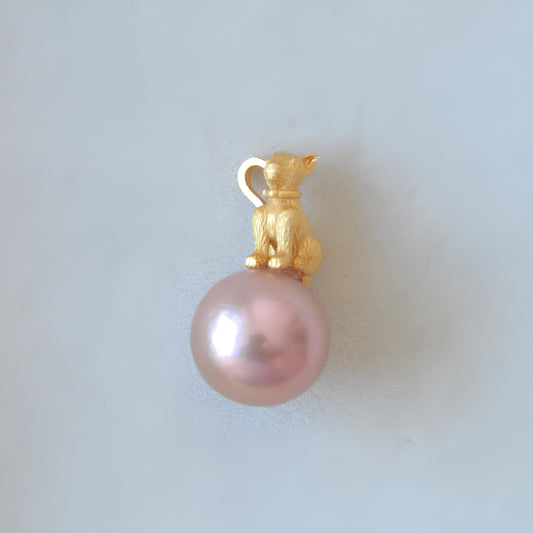 Cat Pearl pendant