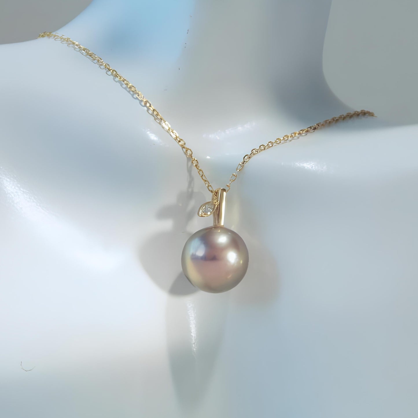 Witch's Apple Pearl Necklace