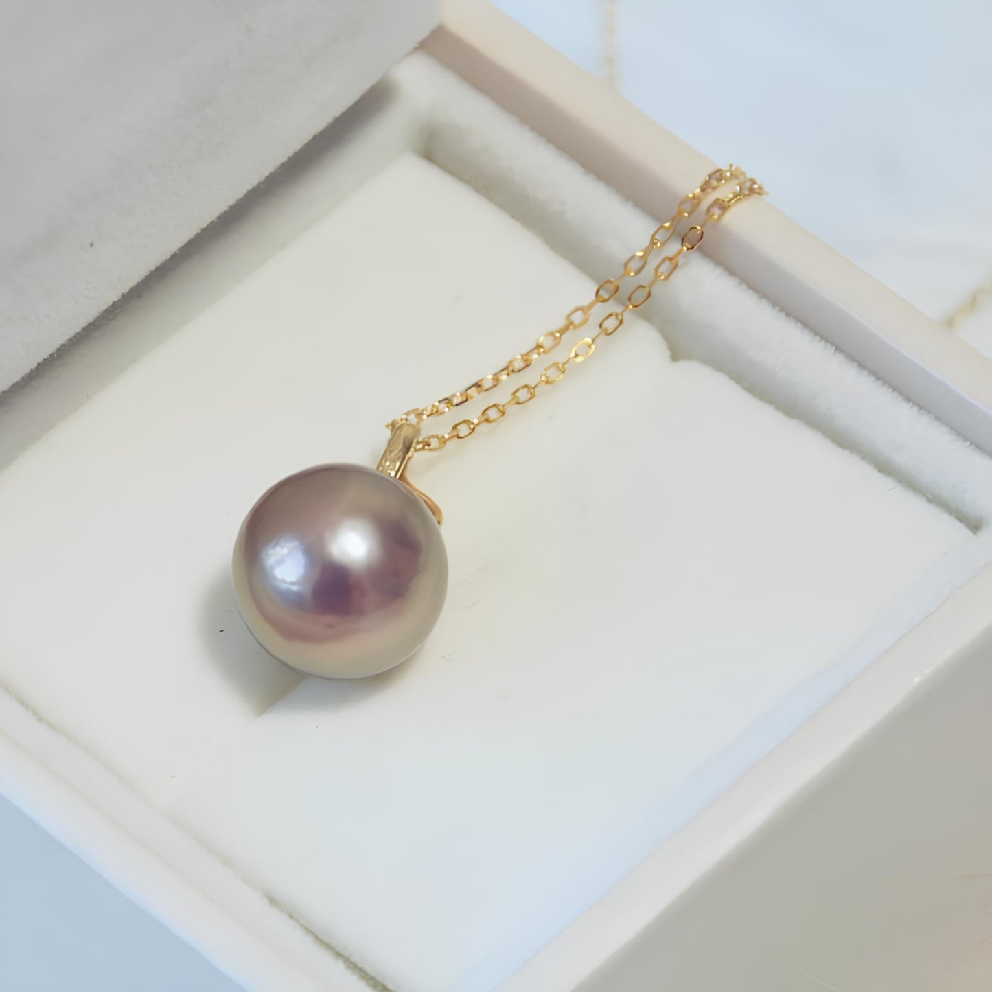 Witch's Apple Pearl Necklace