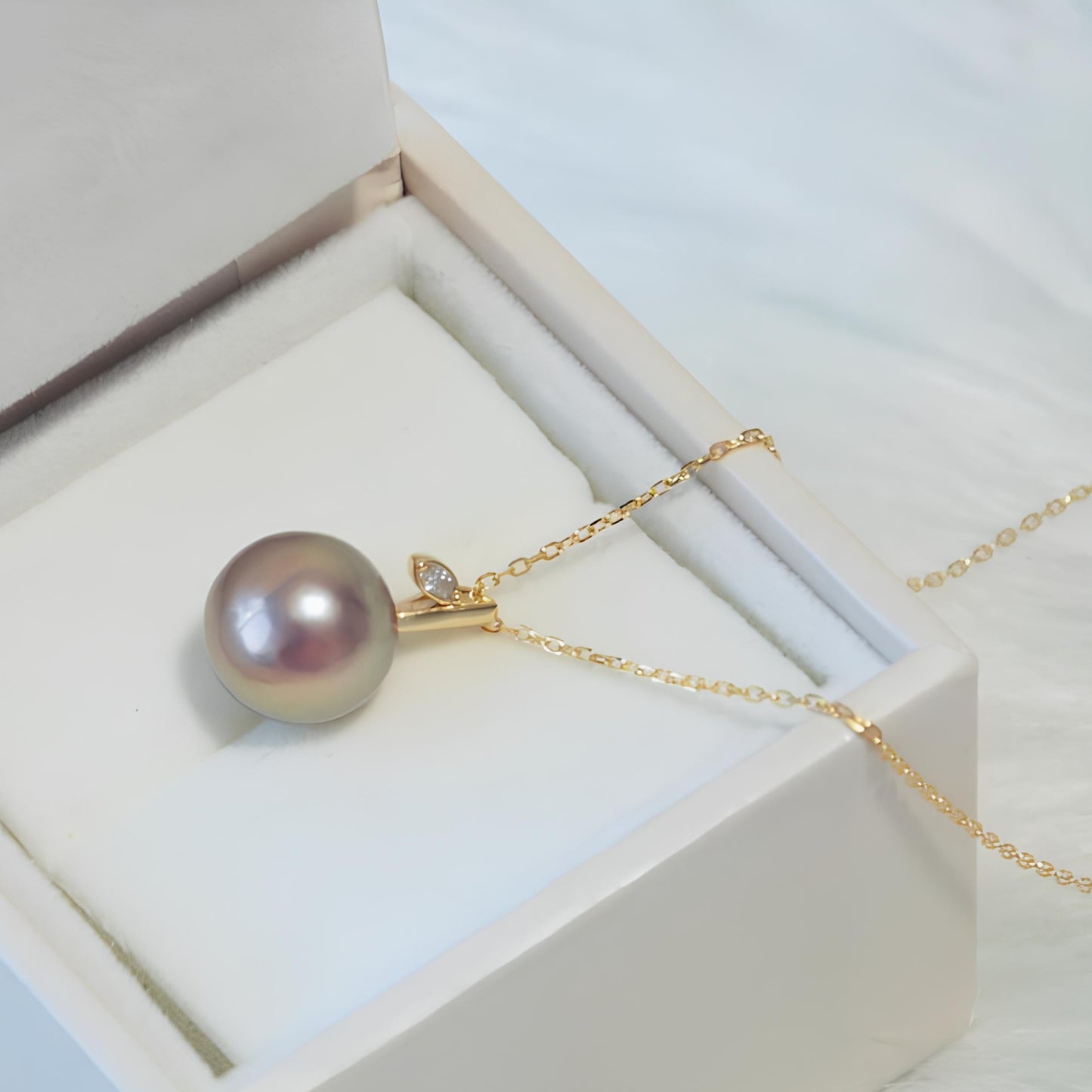 Witch's Apple Pearl Necklace