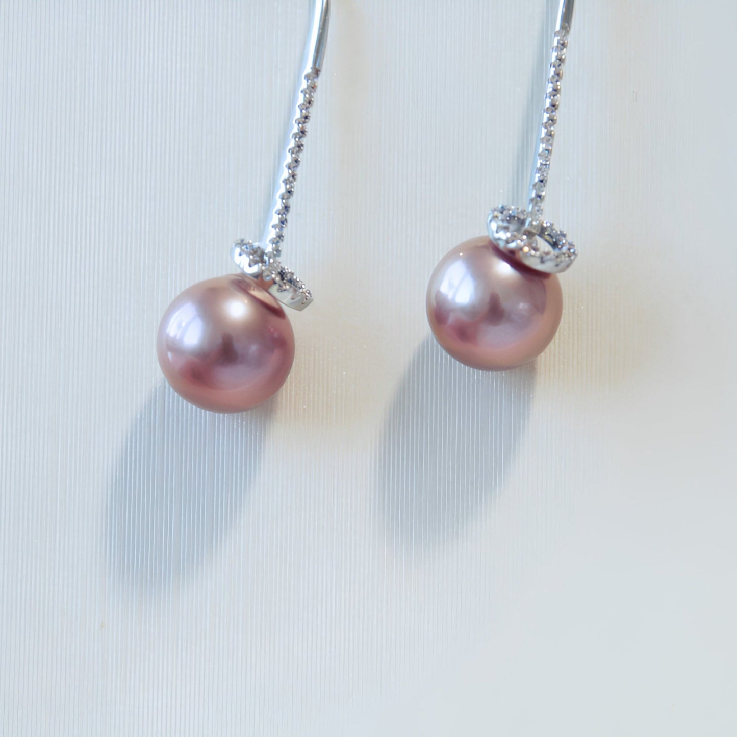 Aperture Pearl Earrings - Tricky Lucky