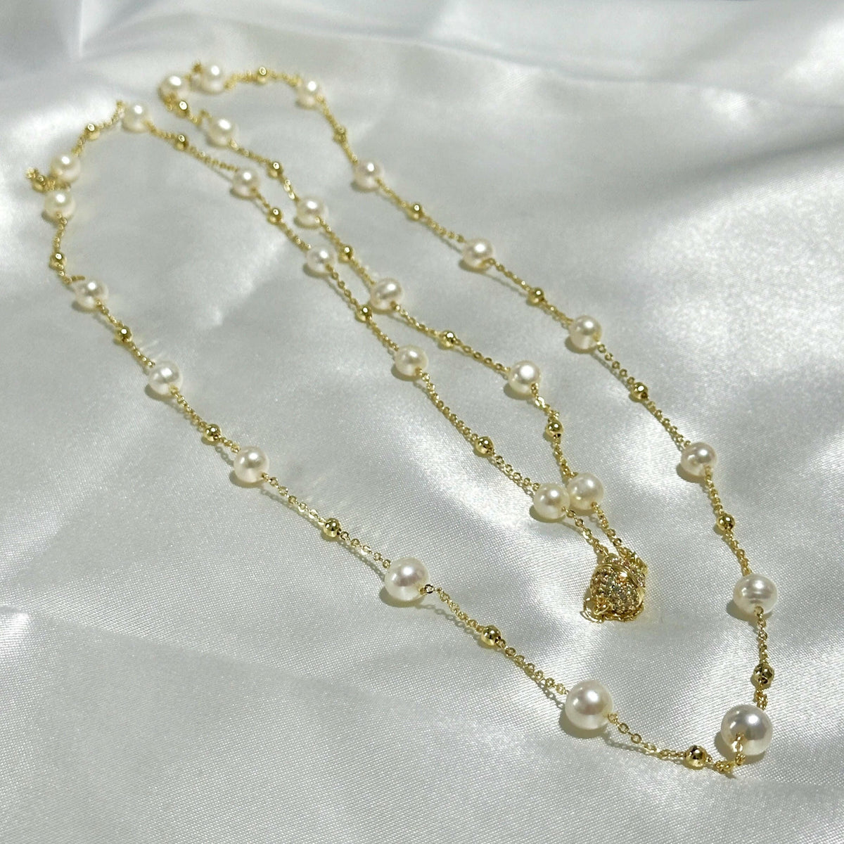 Romantic 95 cm long necklace featuring 7 mm natural white freshwater pearls.
