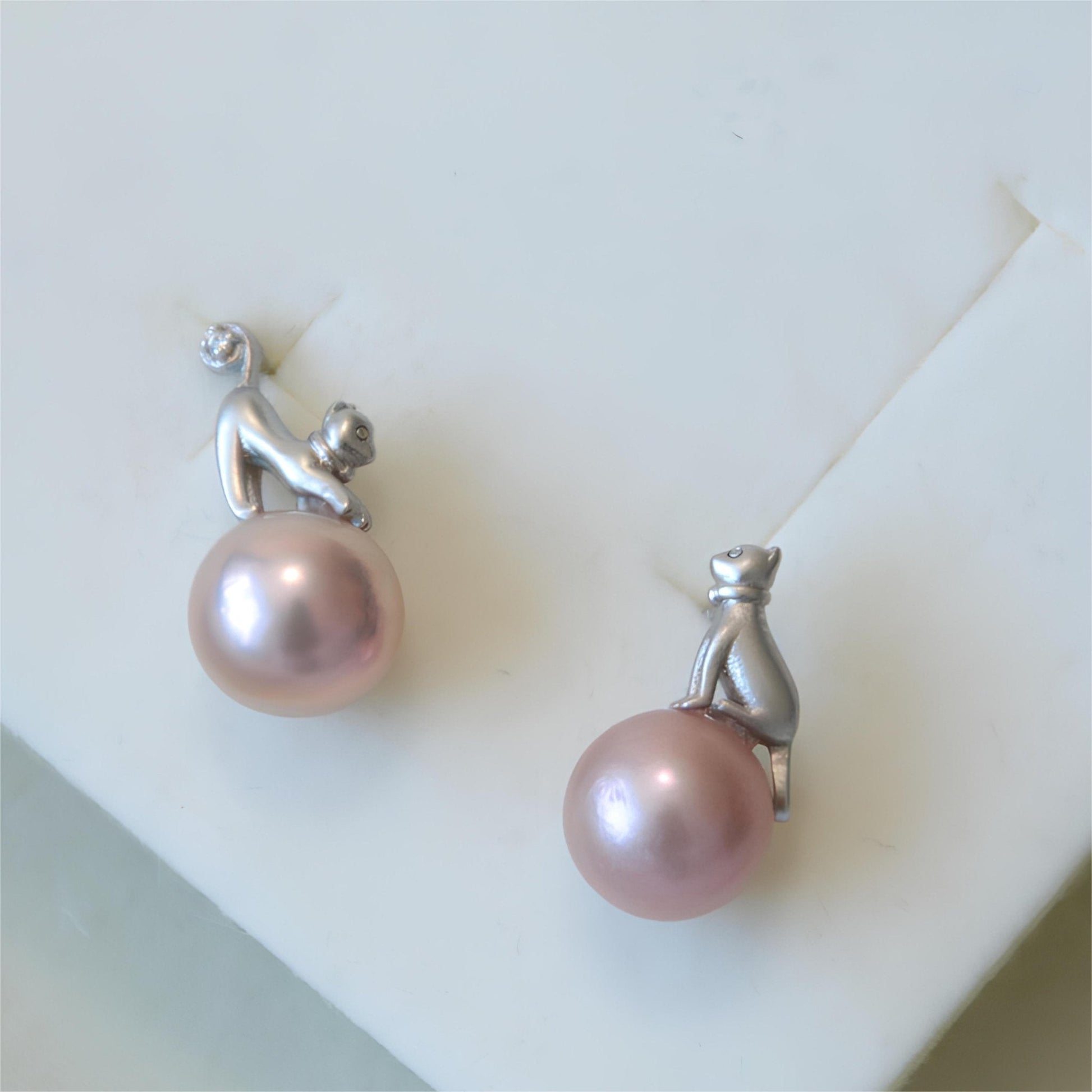 Buccellati Style Cat Pearl Earrings - Tricky Lucky