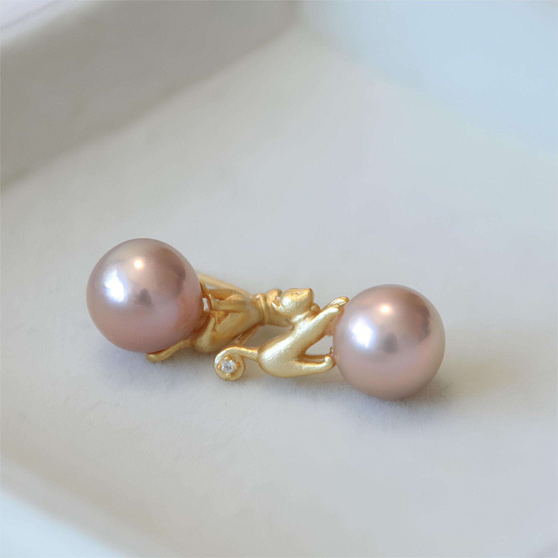 Buccellati Style Cat Pearl Earrings - Tricky Lucky