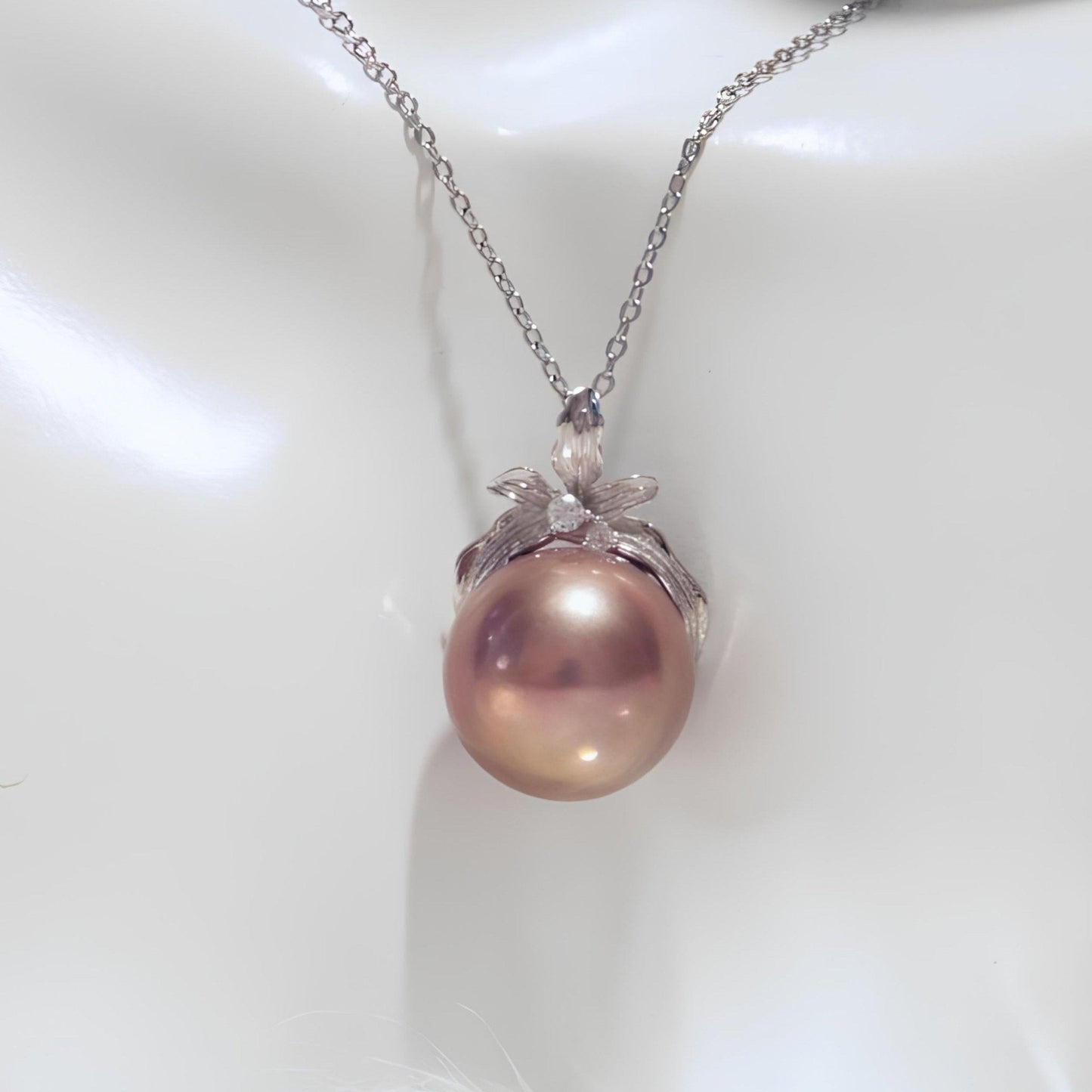 Daffodil Pearl Necklace Pendant - Tricky Lucky