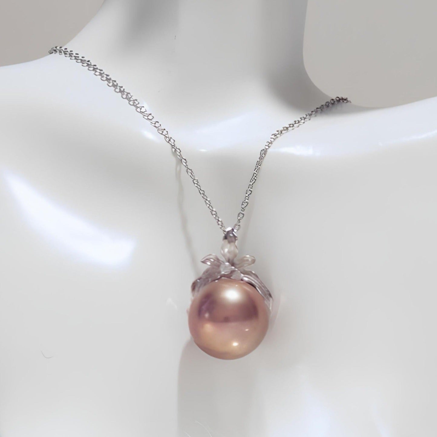 Daffodil Pearl Necklace Pendant - Tricky Lucky