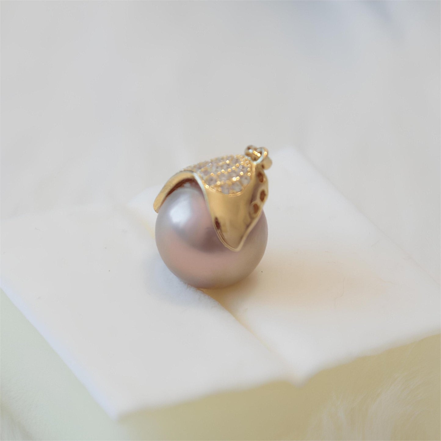 Diamond Pearl Pendant - Tricky Lucky