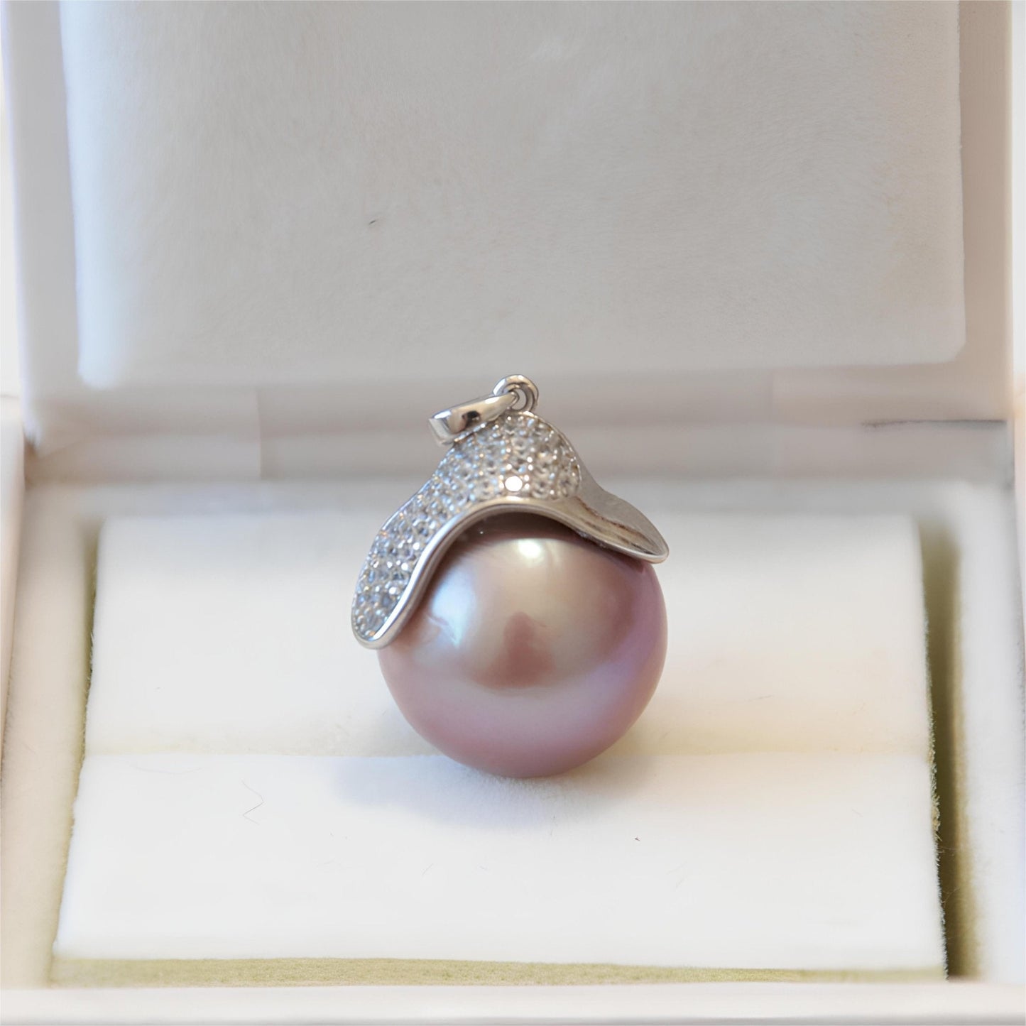 Diamond Pearl Pendant - Tricky Lucky