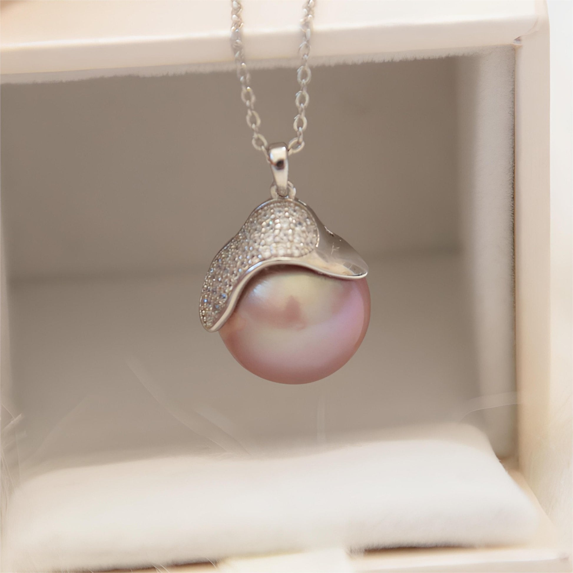 Diamond Pearl Pendant - Tricky Lucky