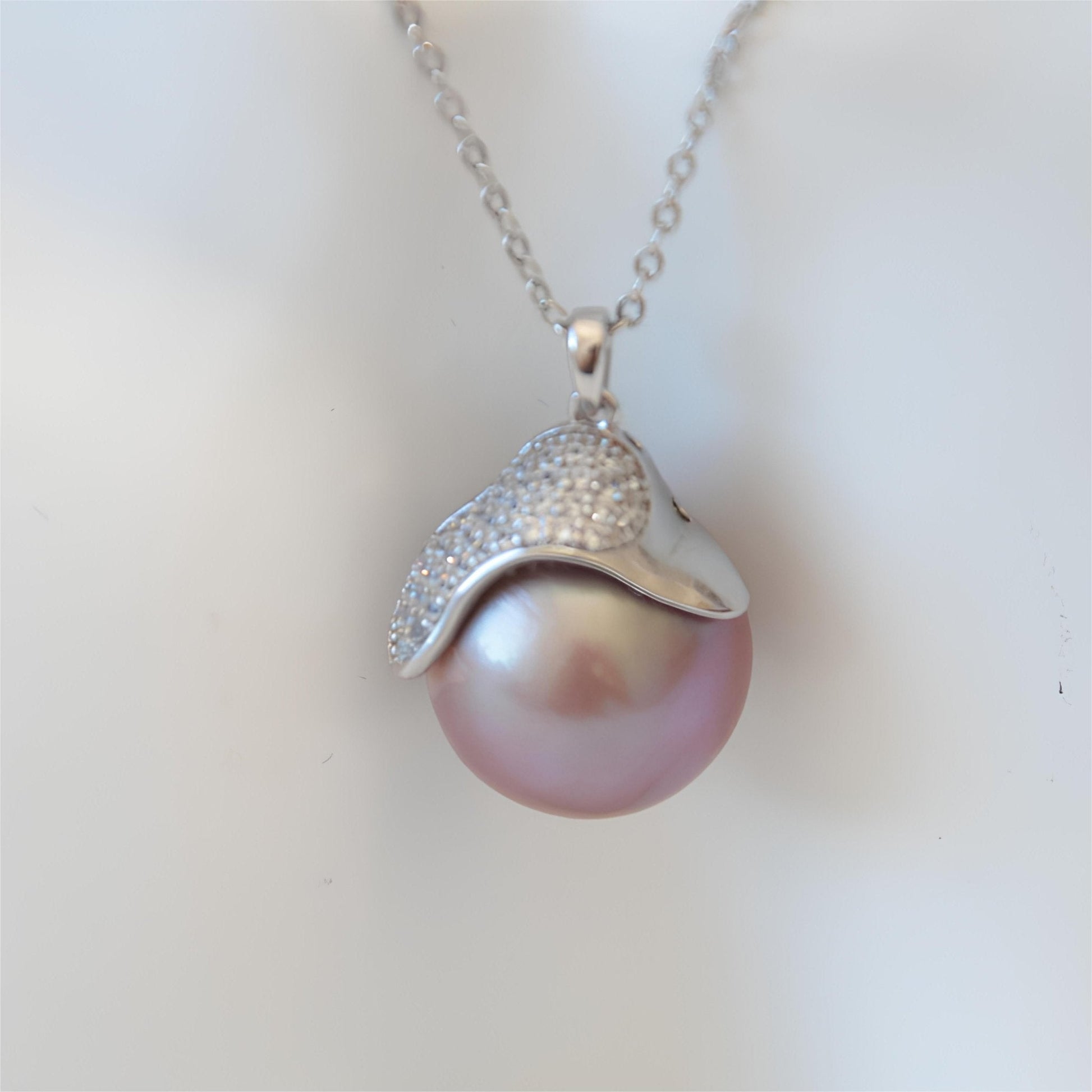 Diamond Pearl Pendant - Tricky Lucky