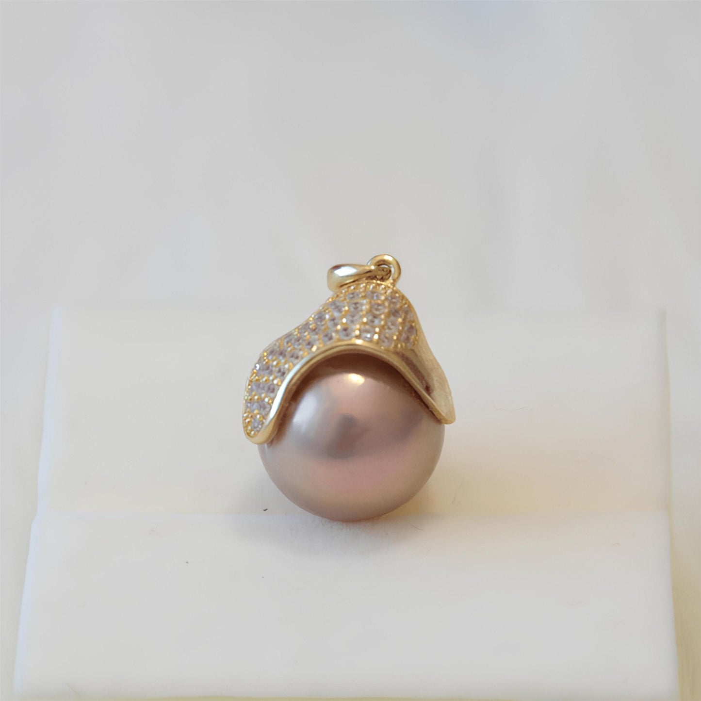 Diamond Pearl Pendant - Tricky Lucky