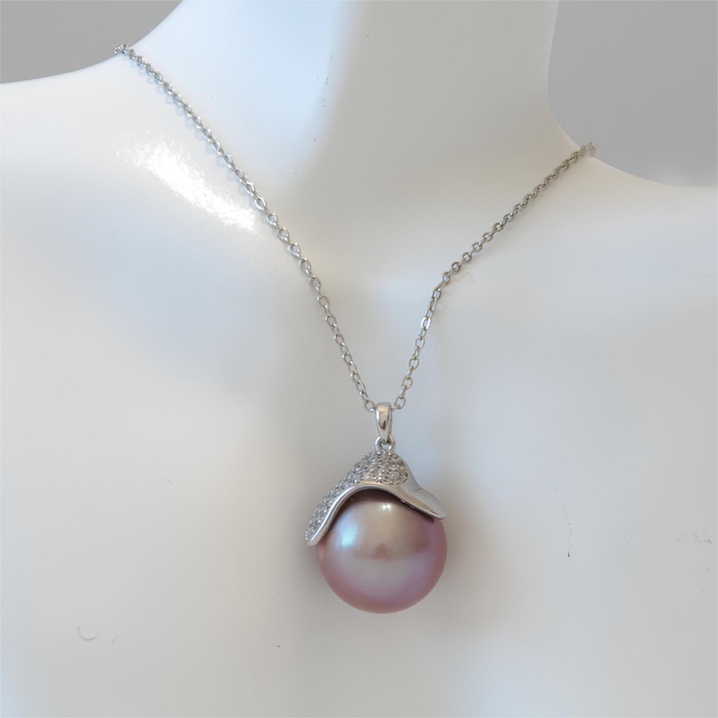 Diamond Pearl Pendant - Tricky Lucky