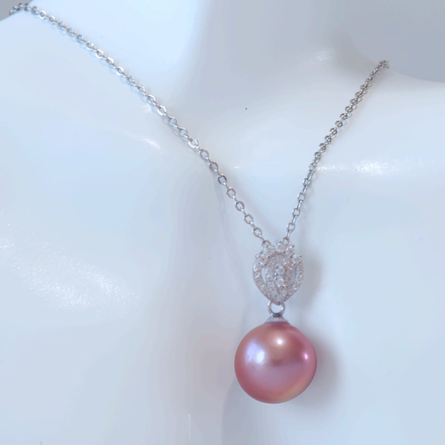 Elegant Gold - red pearl pendant - Tricky Lucky