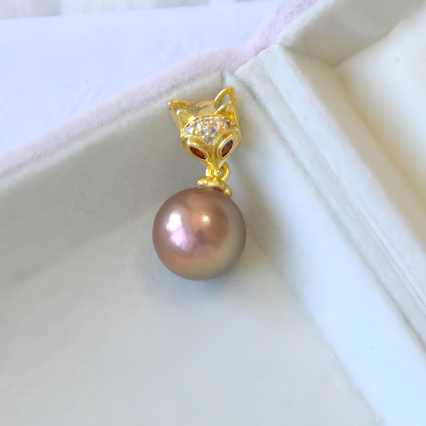 Fox natural pearl pendant - Tricky Lucky