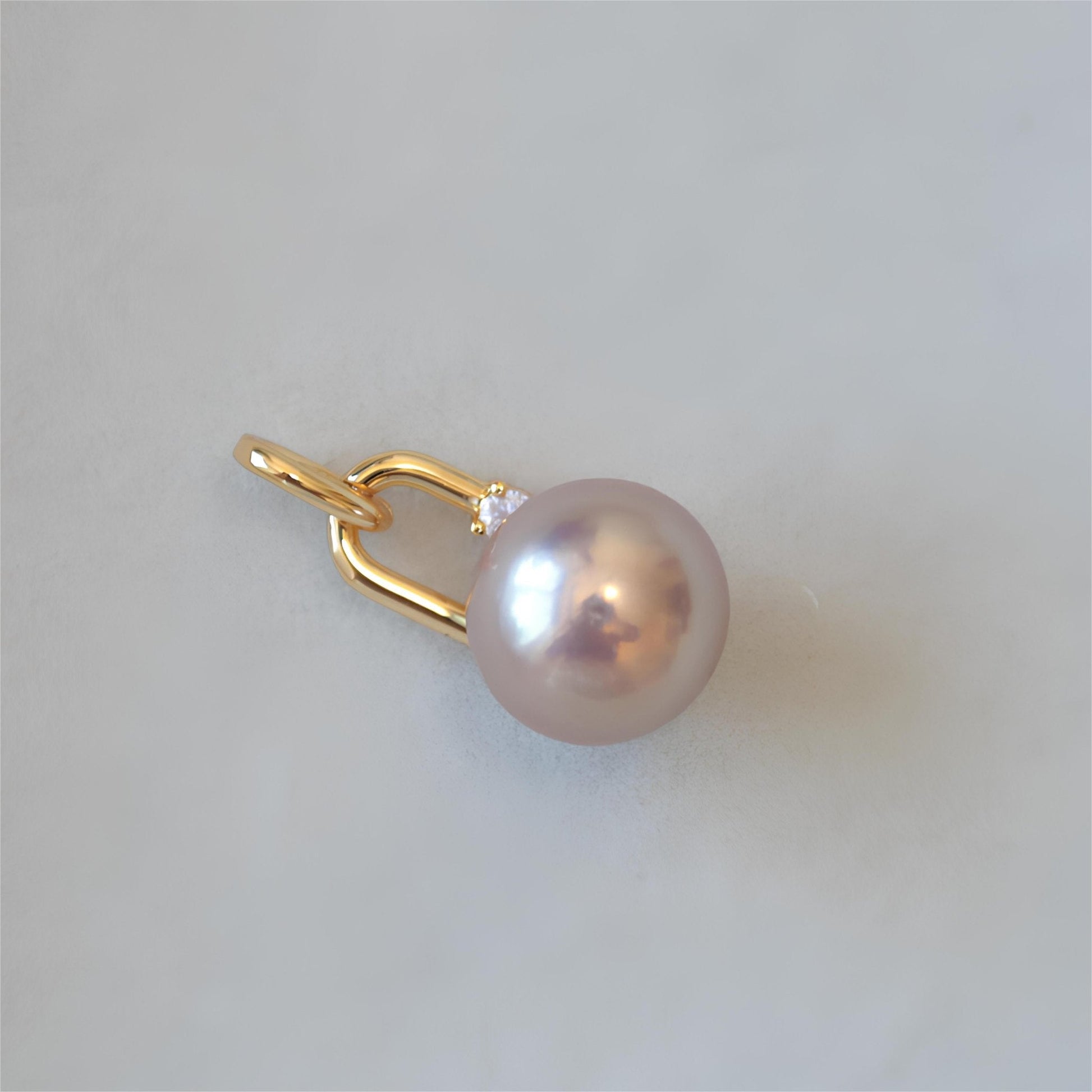 Geometric Pearl Pendant - Tricky Lucky