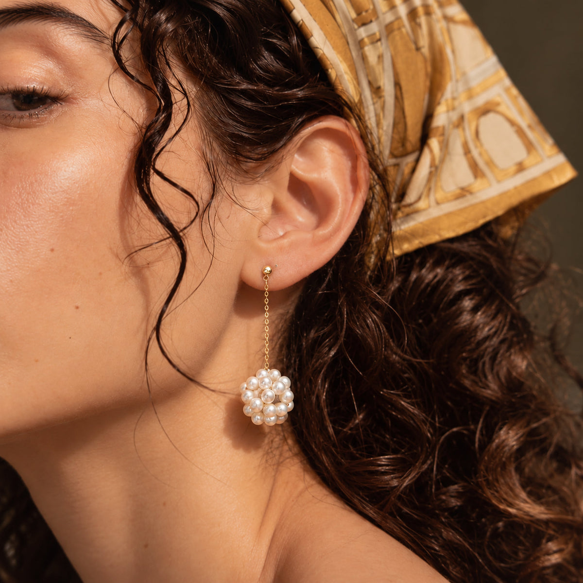 Hydrangea pearl drop earrings with a graceful five-centimeter length.