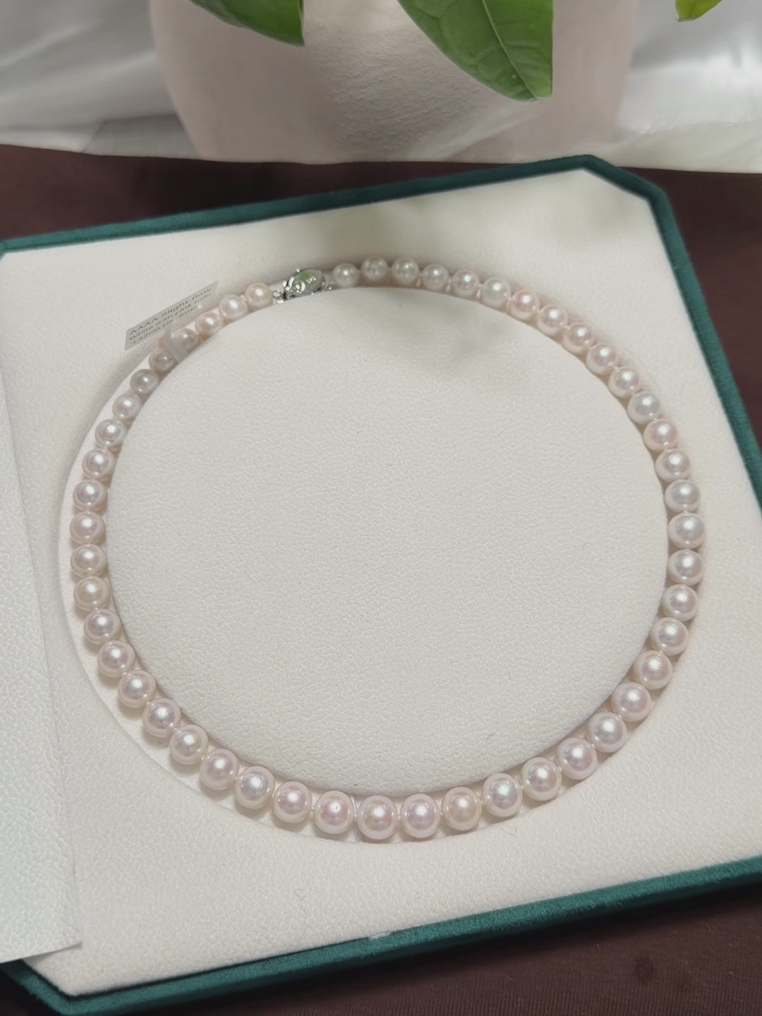 Natural freshwater pearl necklace with a refined timeless finish.
