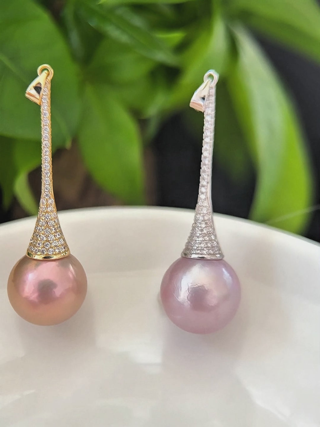 Pagoda Pearl Pendant Necklace – Lavender & Warm Halo
