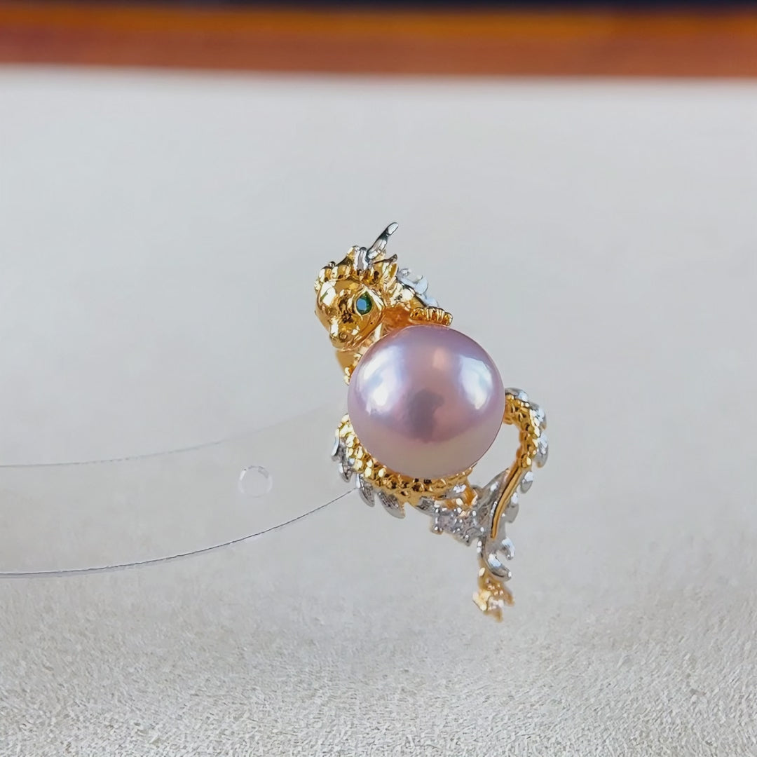 11.8 mm golden-pink freshwater pearl dragon brooch in gold-plated copper.
Golden-pink pearl dragon brooch displaying an ethereal green halo.