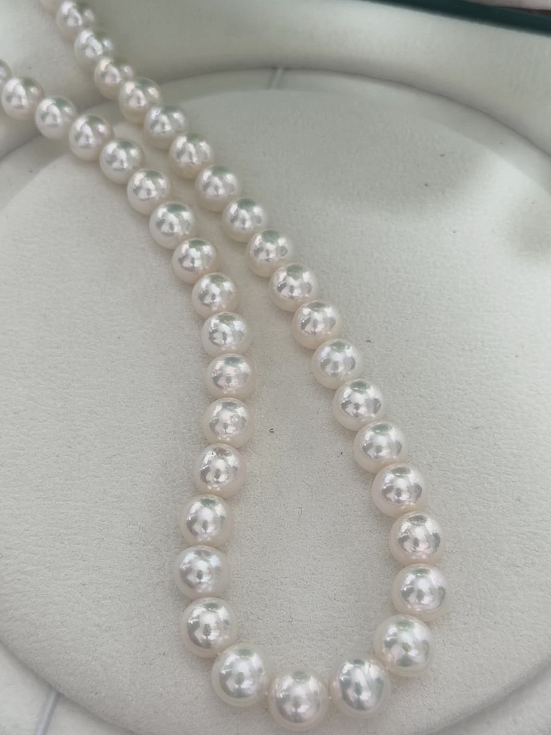 Freshwater pearl necklace showing natural colour and lustre variation.