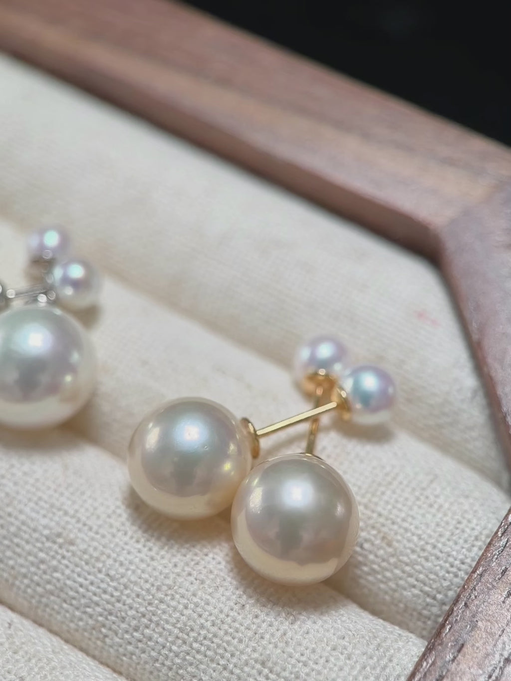 White freshwater pearl convertible earrings featuring bright 10 mm larger pearls.
Golden freshwater pearl convertible earrings featuring luminous 9 mm larger pearls.