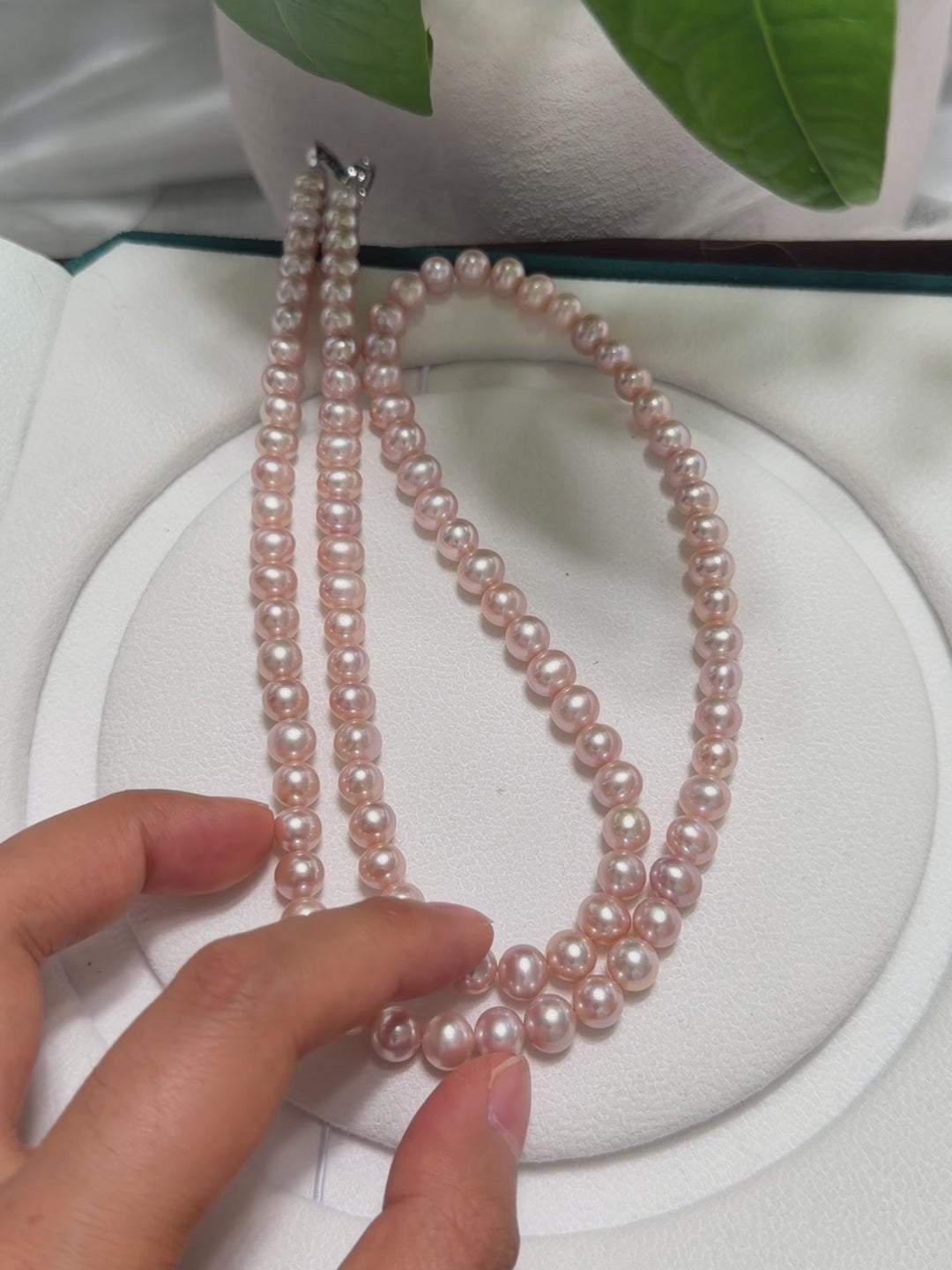 Versatile 90 cm pearl necklace suitable for long, doubled, or Y-shaped styling.