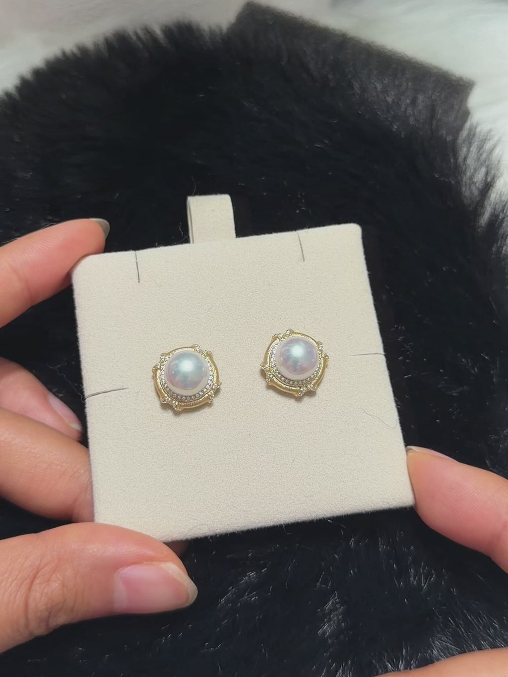 Brushed gold pearl earrings with refined vintage-style detailing.